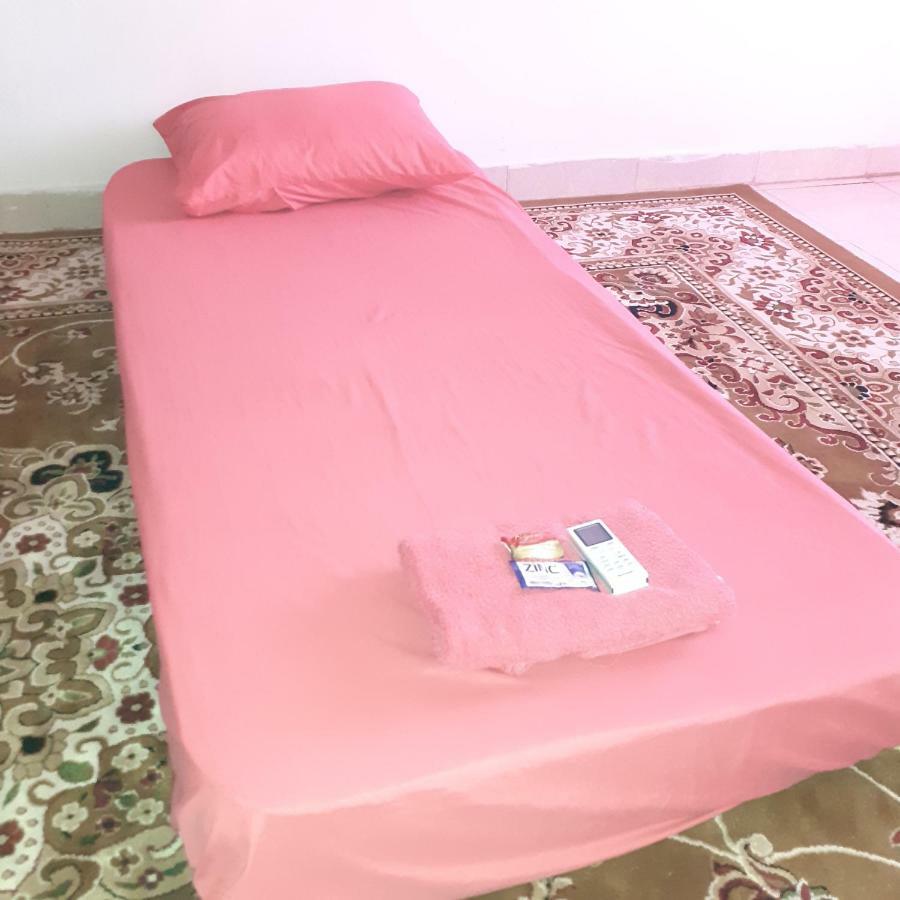 Almira Homestay Near Airport Джамби Екстериор снимка